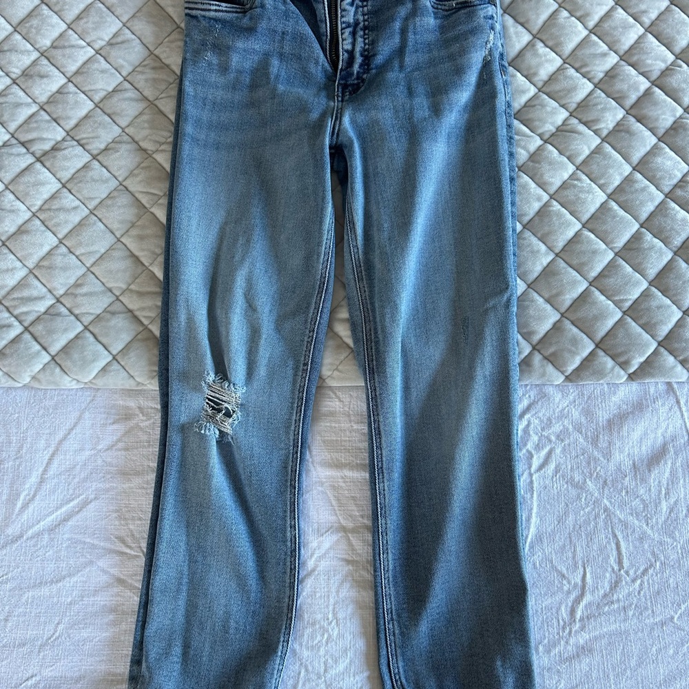 Kut from the Kloth Light Blue Straight Leg Jeans with Knee Distress